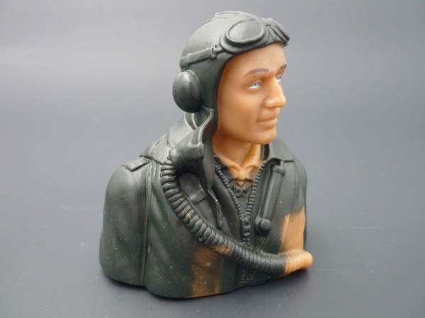 0115.007 Pilot WWII 1:6 grundiert Top RC